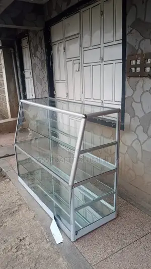 Glass Display for Cakes