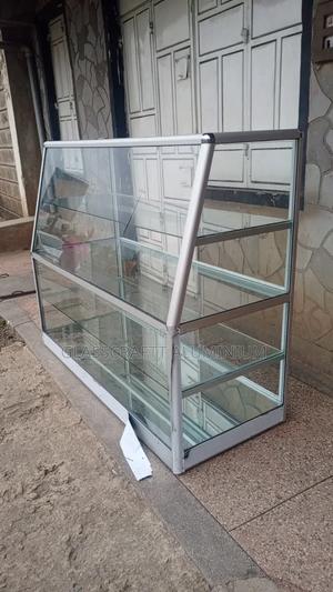 Aluminum Showcase for Cake - main view