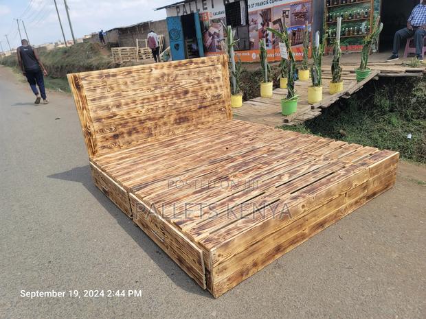 6x6 Pallet Bed With Storage