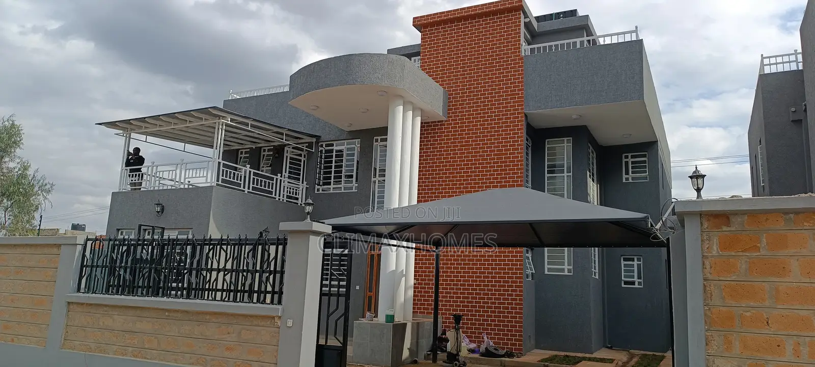 5bdrm Villa in Ololua, Oloolua for sale