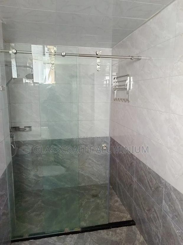 Framless Sliding Cubicle