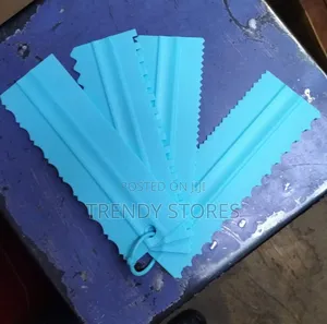 Plastic Cake Scrapper
