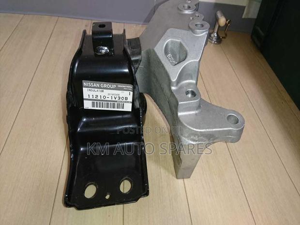 Nissan Serena Engine Mount. - thumbnail 2