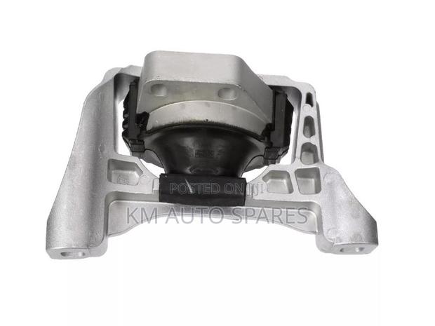 Mazda Premacy Engine Mount. - thumbnail 3