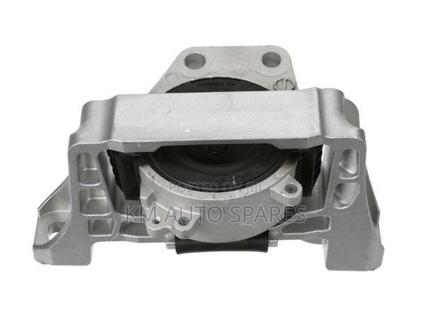 Mazda Premacy Engine Mount. - thumbnail 4
