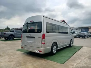 Toyota HiAce 2015 White