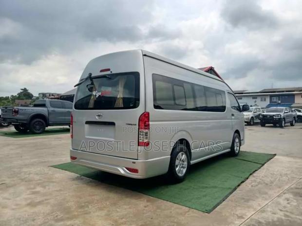 Toyota HiAce 2015 White - thumbnail 2
