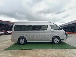Toyota HiAce 2015 White