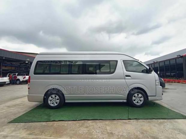 Toyota HiAce 2015 White - thumbnail 3