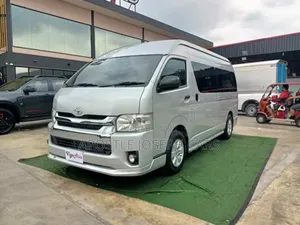 Toyota HiAce 2015 White