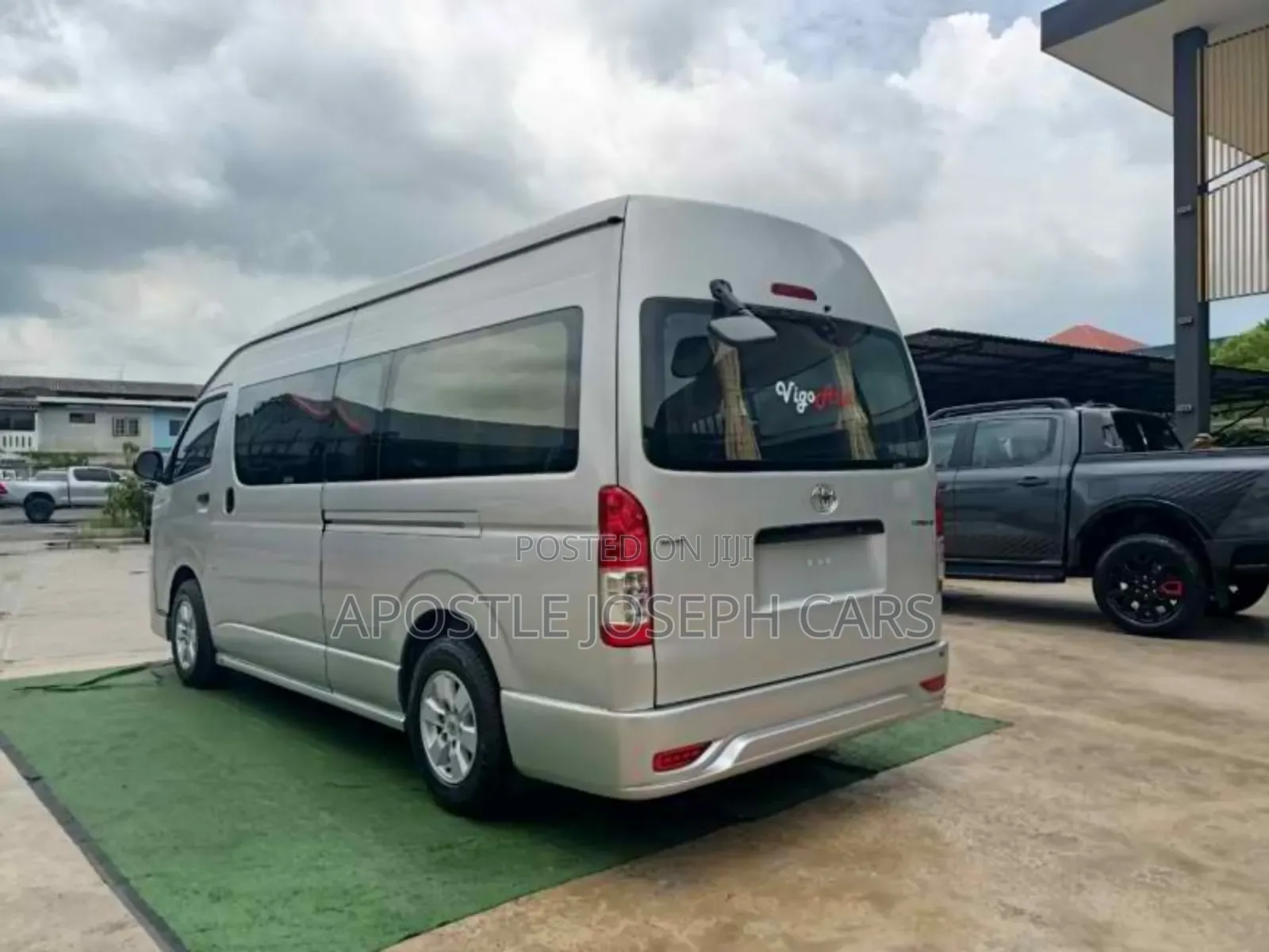 Toyota HiAce 2015 White