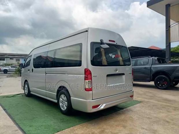 Toyota HiAce 2015 White - thumbnail 6