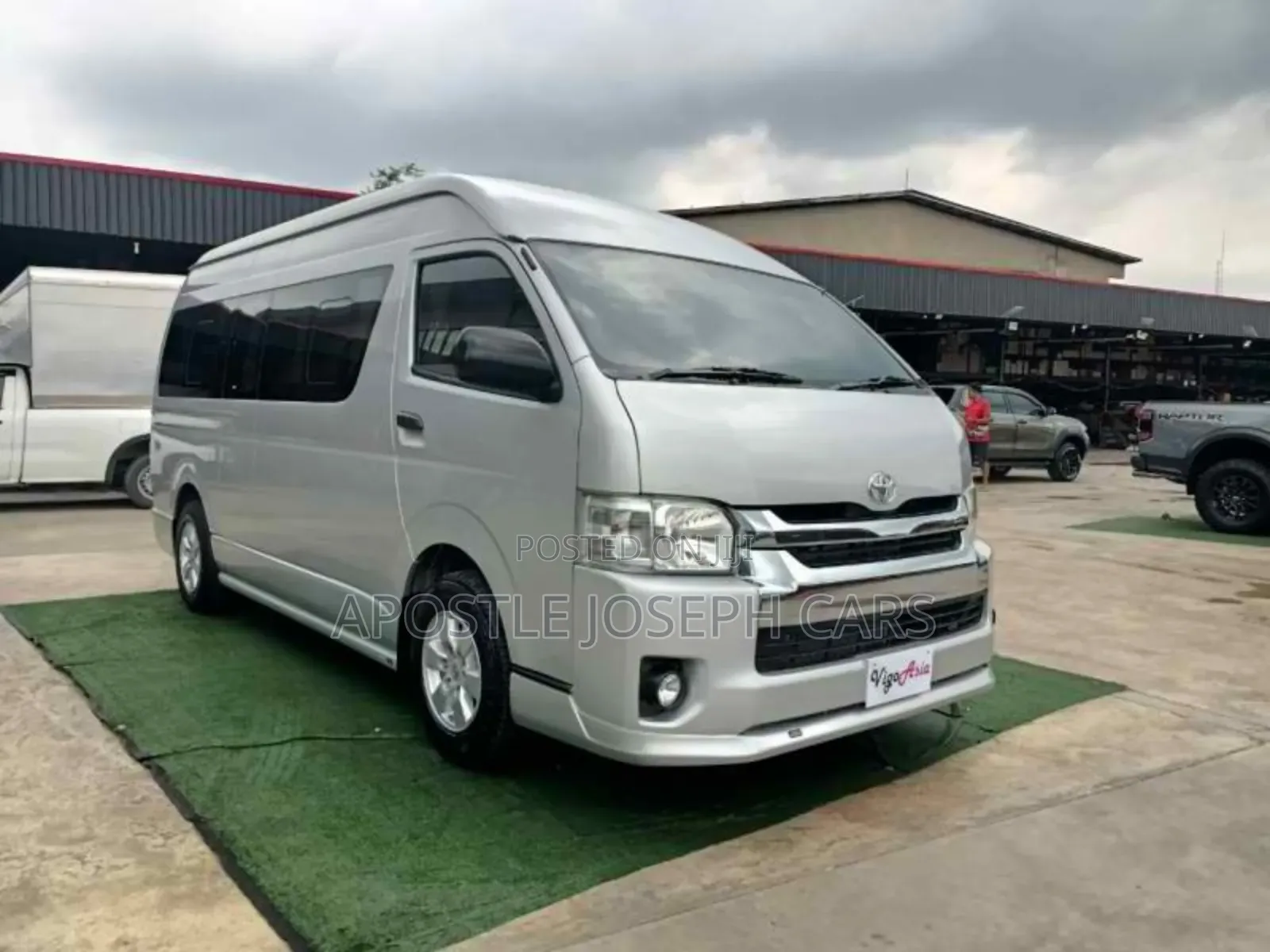Toyota HiAce 2015 White