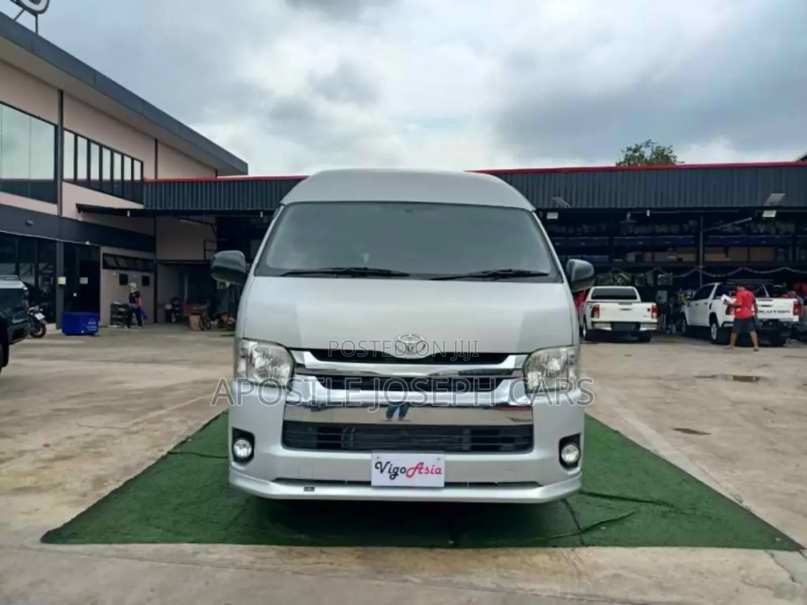 Toyota HiAce 2015 White