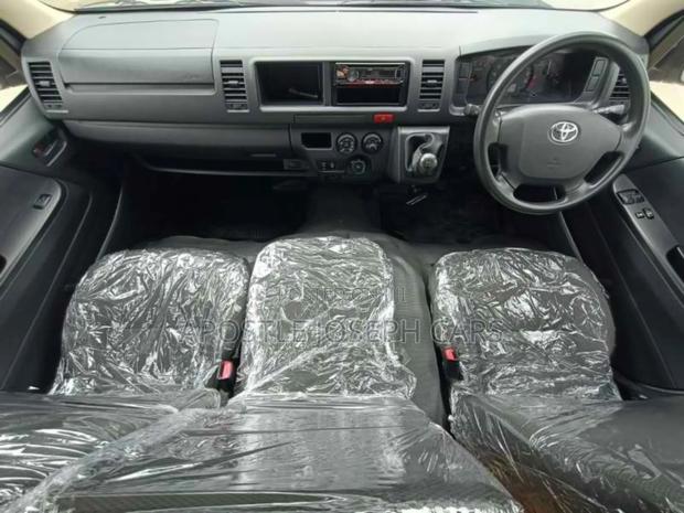 Toyota HiAce 2015 White - thumbnail 9