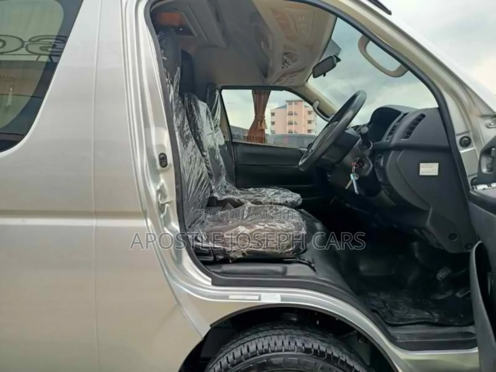 Toyota HiAce 2015 White