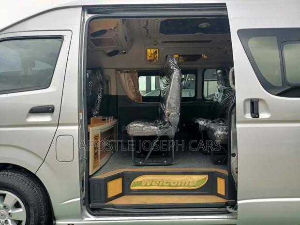 Toyota HiAce 2015 White - thumbnail 13