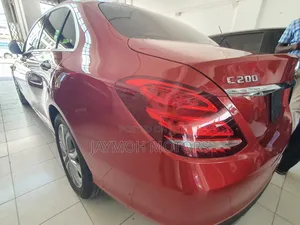 Mercedes-Benz C200 2018 Red