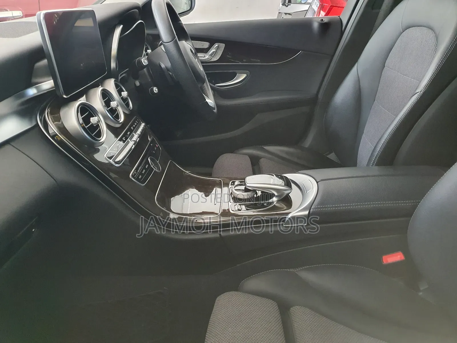 Mercedes-Benz C200 2018 Red