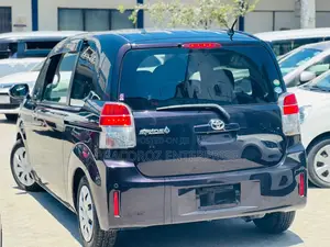 Toyota Spade 1.5 2017 Purple