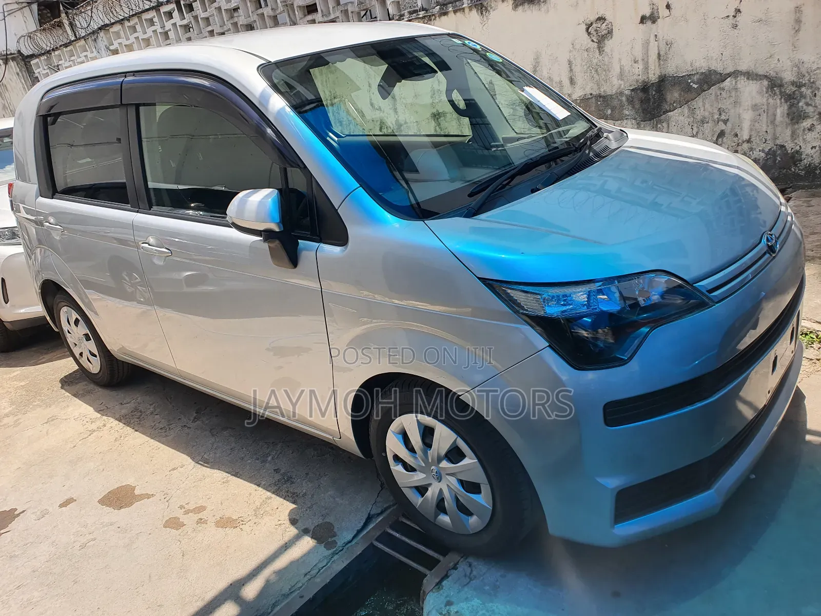 Toyota Spade 2017 Silver