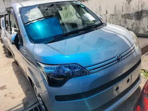 Toyota Spade 2017 Silver