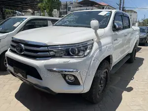 Toyota Hilux 2018 White