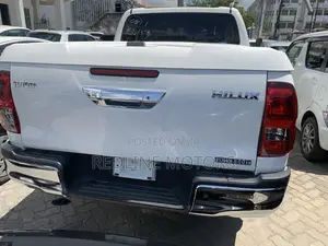 Toyota Hilux 2018 White