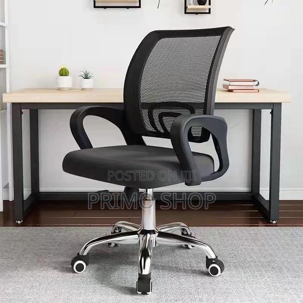 Office Chair, Mid-Back Ergonomic Swivel Desk Seat in Black