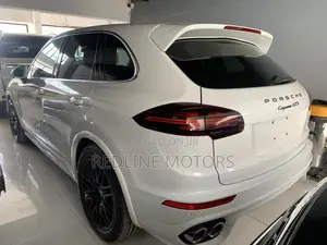 Porsche Cayenne GTS AWD 2018 Pearl