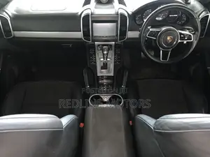 Porsche Cayenne GTS AWD 2018 Pearl