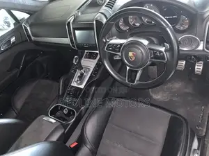 Porsche Cayenne GTS AWD 2018 Pearl