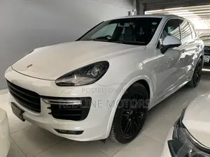 Porsche Cayenne GTS AWD 2018 Pearl