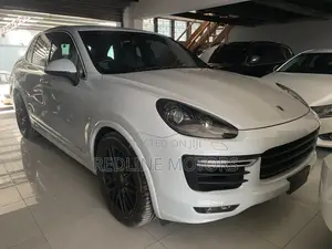 Porsche Cayenne GTS AWD 2018 Pearl