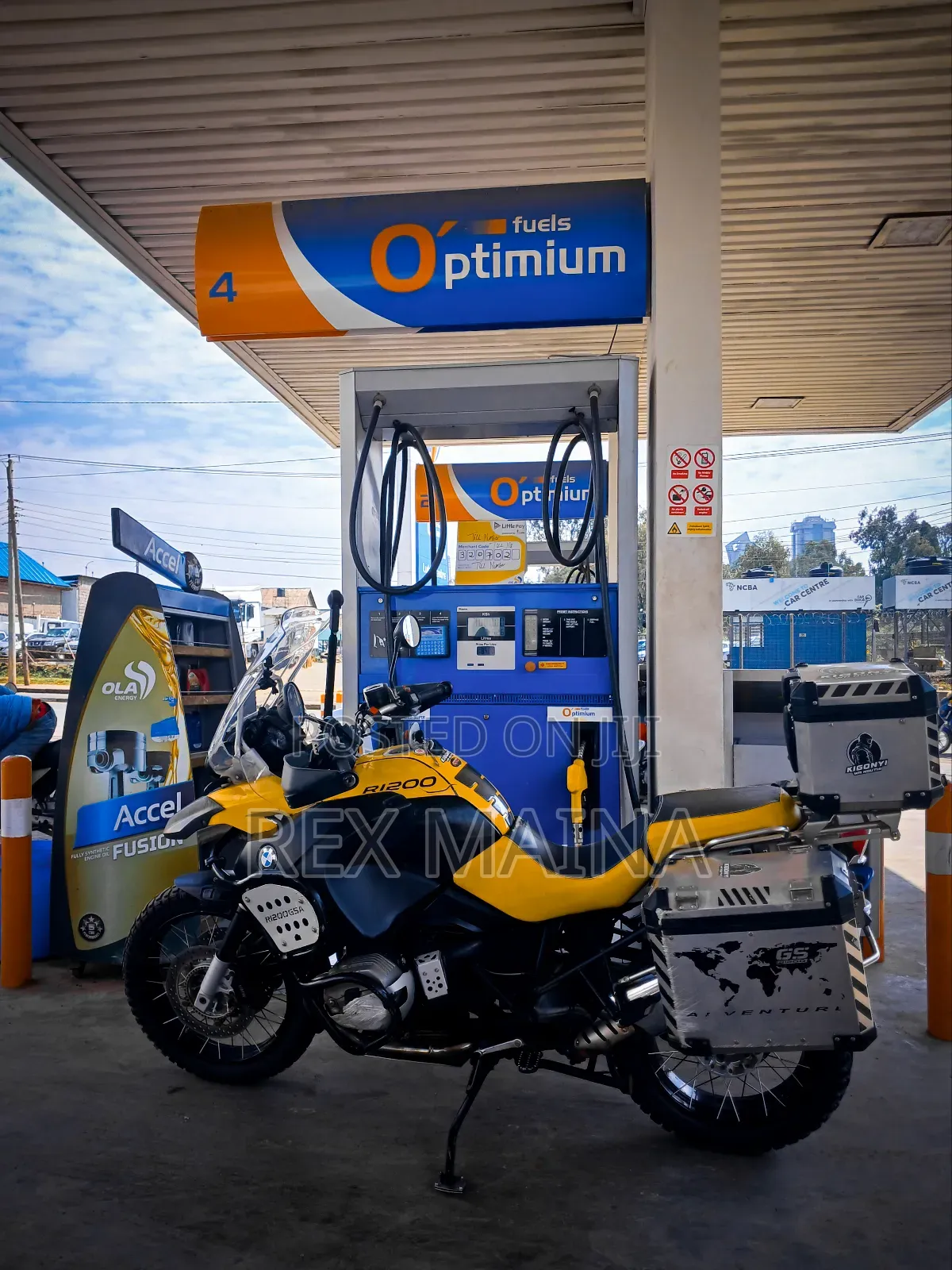 BMW R1200 2011 Yellow