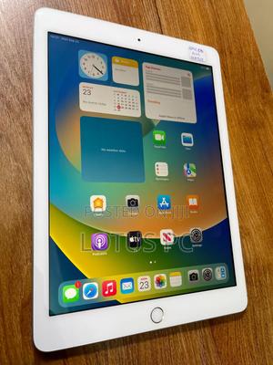 Apple iPad 9.7 128 GB Silver - main view