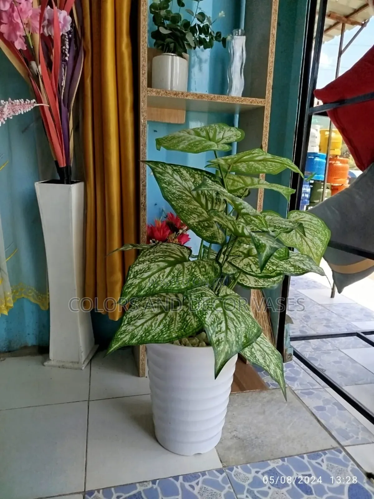 Plant Vase 1m Comes With Pebble Stones