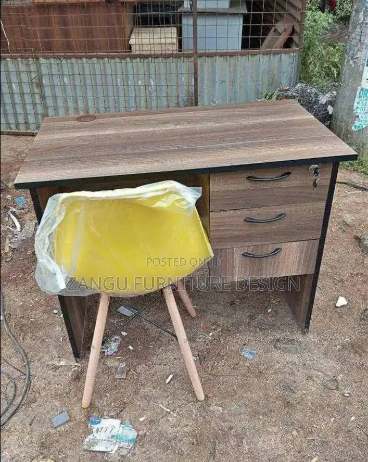 Eames Chair +Office Desk