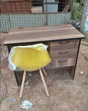 Eames Chair +Office Desk