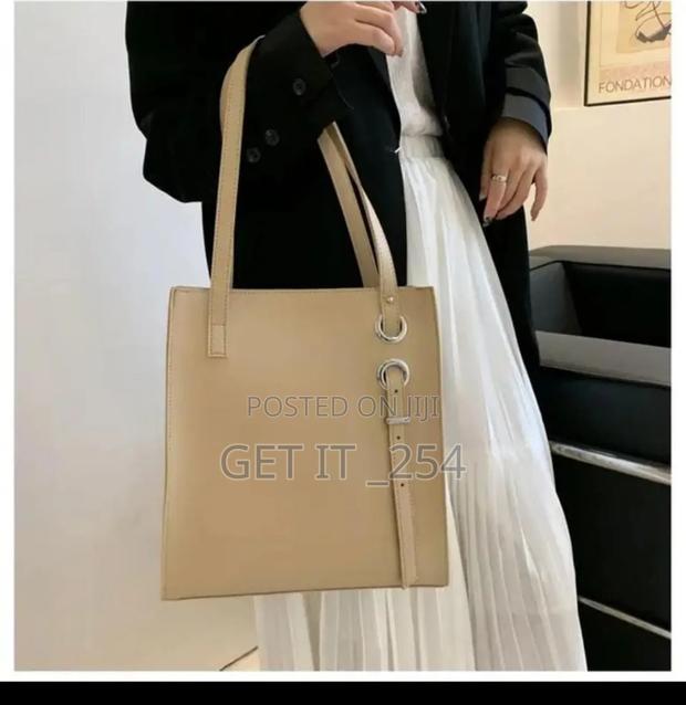 Plain Tote Bag Can Perfectly Fit a Laptop - thumbnail 2