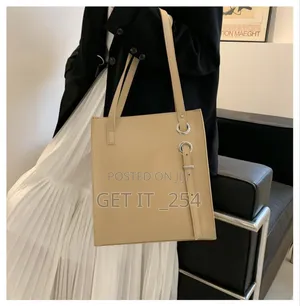 Plain Tote Bag Can Perfectly Fit a Laptop