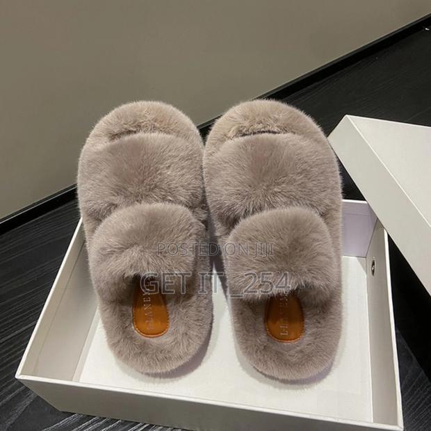 Fluffy Sandals Restocked
36-42 - thumbnail 2