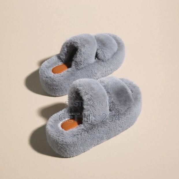 Fluffy Sandals Restocked
36-42 - thumbnail 3