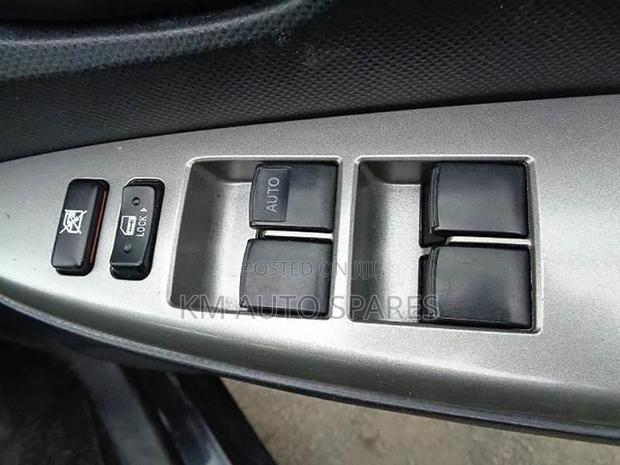 Toyota Ractis Main Power Window Switch. - main view