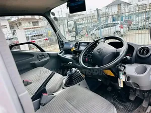 Toyota Dyna 2017 Silver