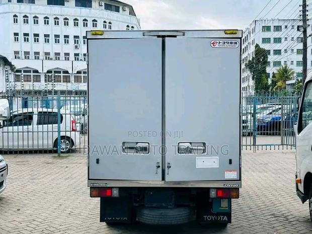 Toyota Dyna 2017 Silver - thumbnail 5