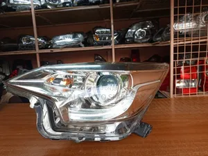 Lhs Toyota Ractis New Model Headlight Complete