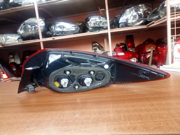 Cx-5 Bulb Type Left Side Body Ex-Japan Tail-Light - thumbnail 2
