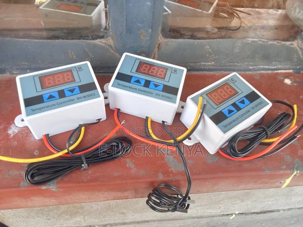 Incubator Thermostat - main view