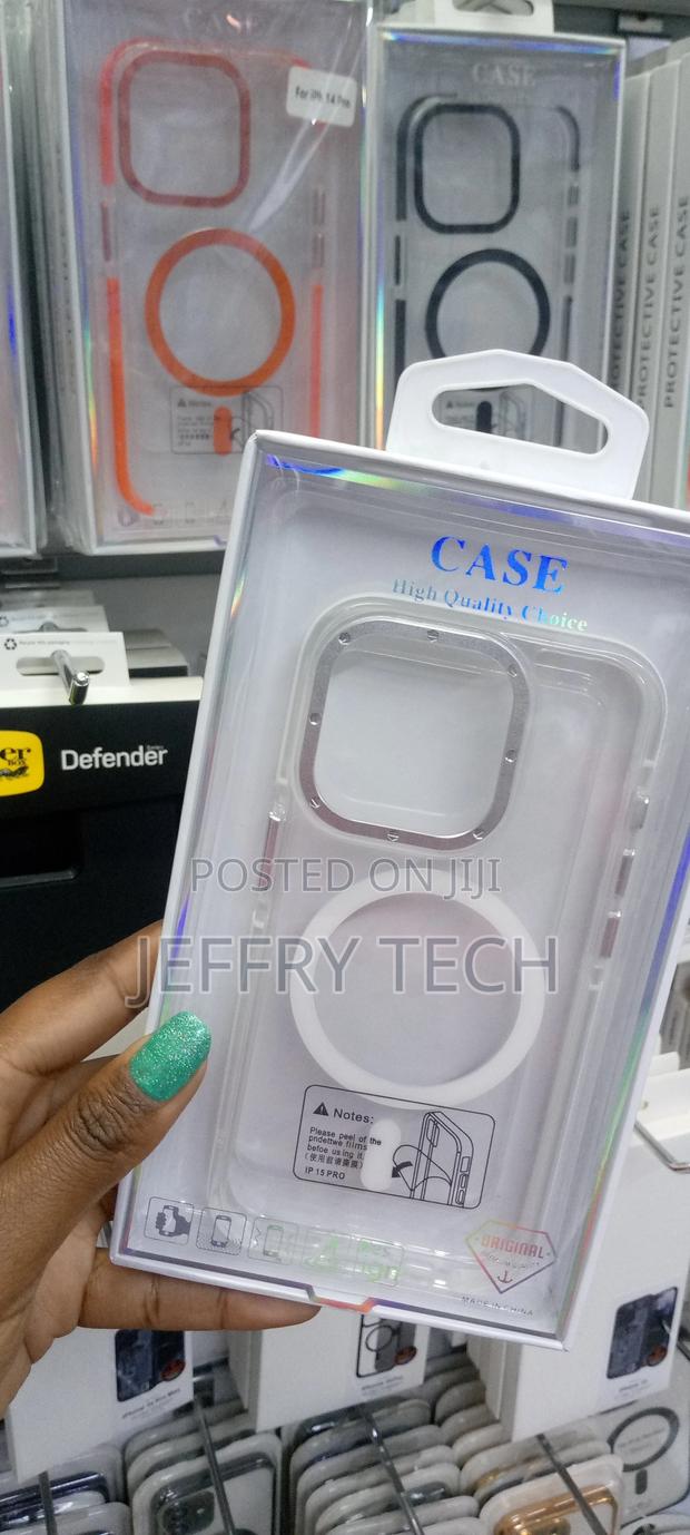 Crystal Clear Case With Metal Camera Protection iPhone 15pro - thumbnail 3